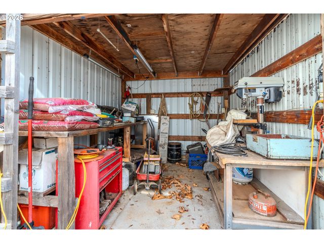 915 Se POUNDER Rd, Corbett, OR 97019