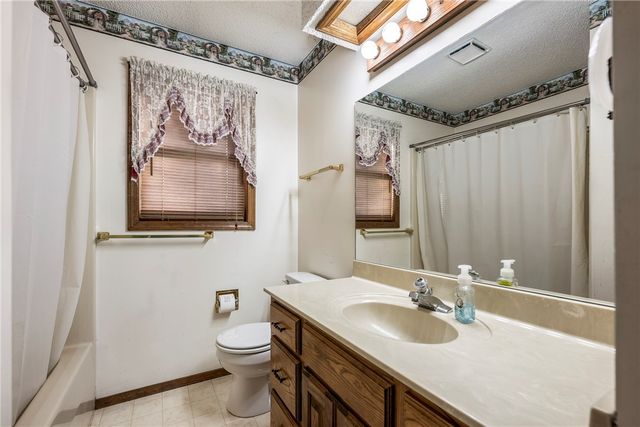 40 Lonsdale Drive, Bella Vista, AR 72715