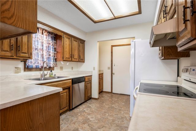 40 Lonsdale Drive, Bella Vista, AR 72715