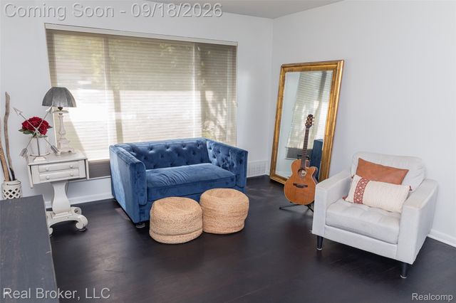 11139 Madeline Drive, Warren, MI 48093