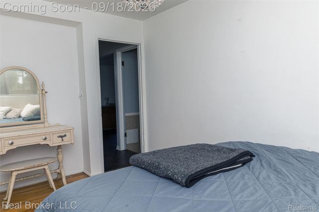 11139 Madeline Drive, Warren, MI 48093
