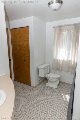 11139 Madeline Drive, Warren, MI 48093