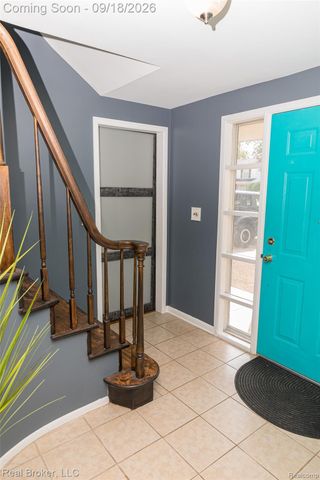 11139 Madeline Drive, Warren, MI 48093