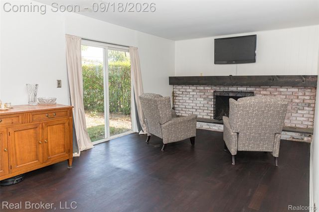 11139 Madeline Drive, Warren, MI 48093