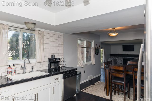 11139 Madeline Drive, Warren, MI 48093