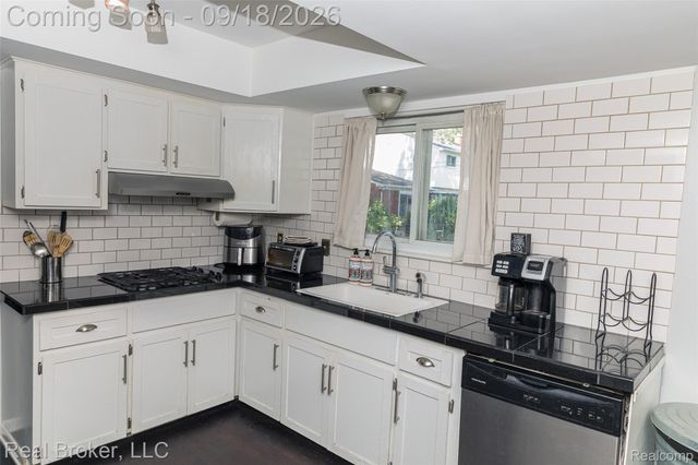 11139 Madeline Drive, Warren, MI 48093