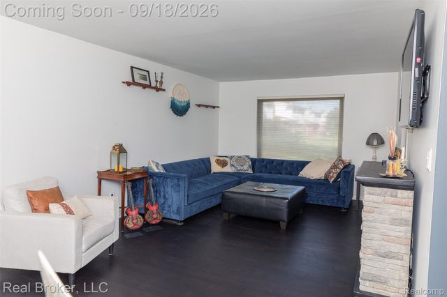 11139 Madeline Drive, Warren, MI 48093