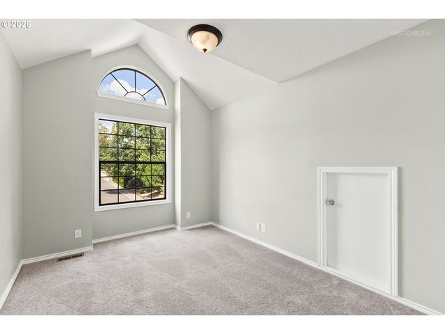 12800 Se OTT St, Clackamas, OR 97015