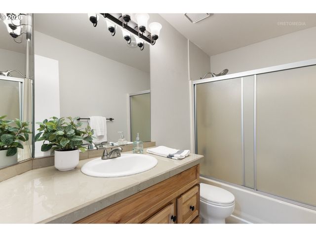 12800 Se OTT St, Clackamas, OR 97015