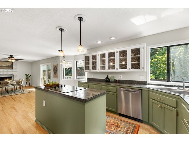 12800 Se OTT St, Clackamas, OR 97015