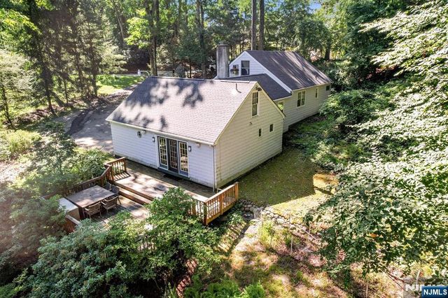 2 Nydam Lane, Franklin Lakes, NJ 07417