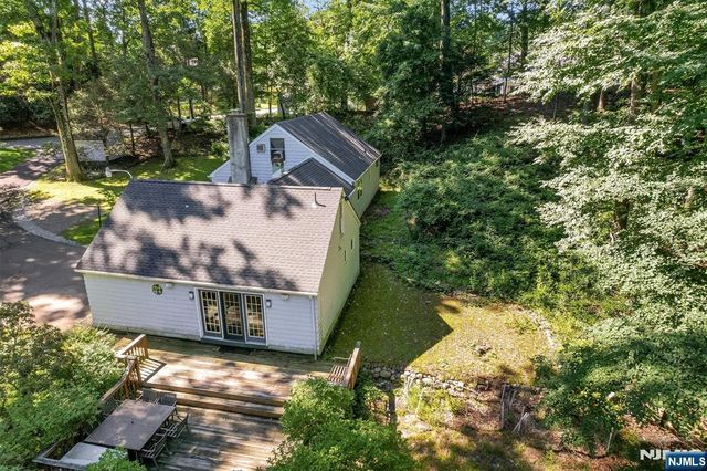 2 Nydam Lane, Franklin Lakes, NJ 07417