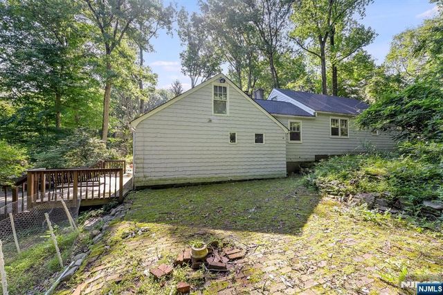 2 Nydam Lane, Franklin Lakes, NJ 07417