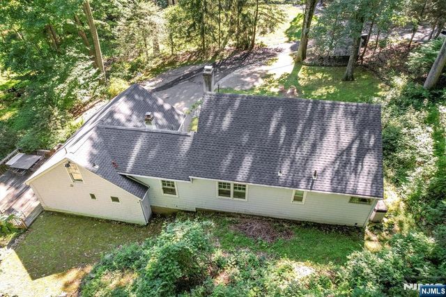 2 Nydam Lane, Franklin Lakes, NJ 07417