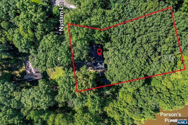 2 Nydam Lane, Franklin Lakes, NJ 07417
