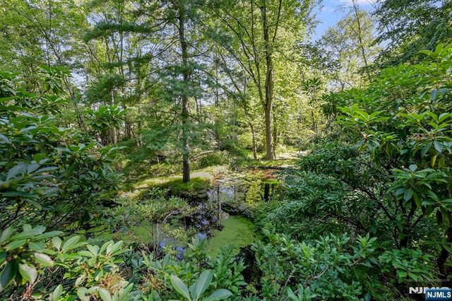 2 Nydam Lane, Franklin Lakes, NJ 07417
