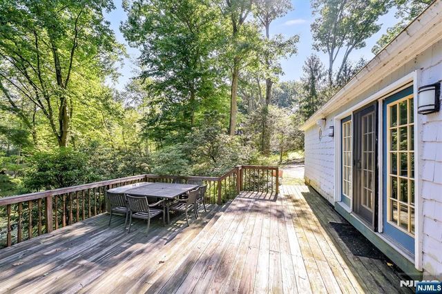 2 Nydam Lane, Franklin Lakes, NJ 07417