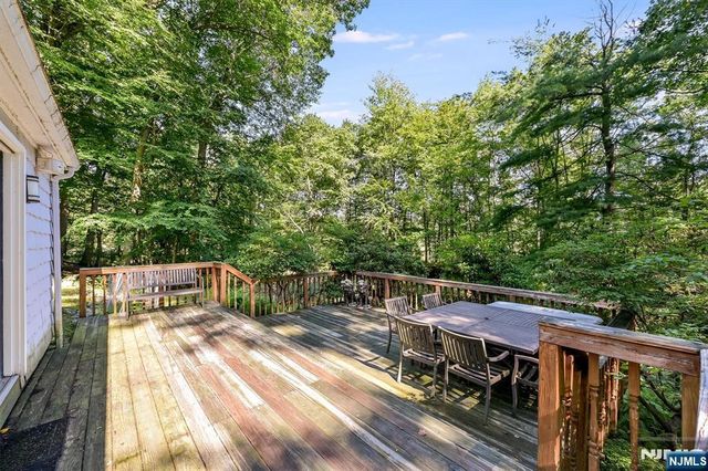 2 Nydam Lane, Franklin Lakes, NJ 07417