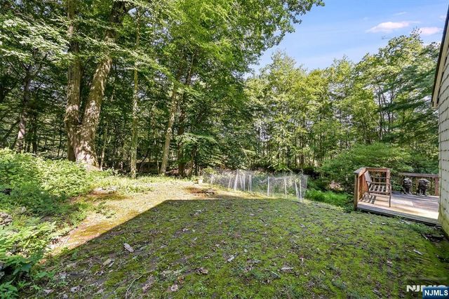 2 Nydam Lane, Franklin Lakes, NJ 07417