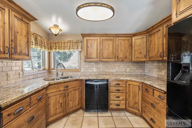 221 Cottonwood Lane, Blackfoot, ID 83221