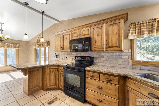 221 Cottonwood Lane, Blackfoot, ID 83221