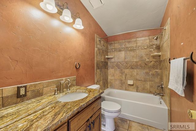 221 Cottonwood Lane, Blackfoot, ID 83221