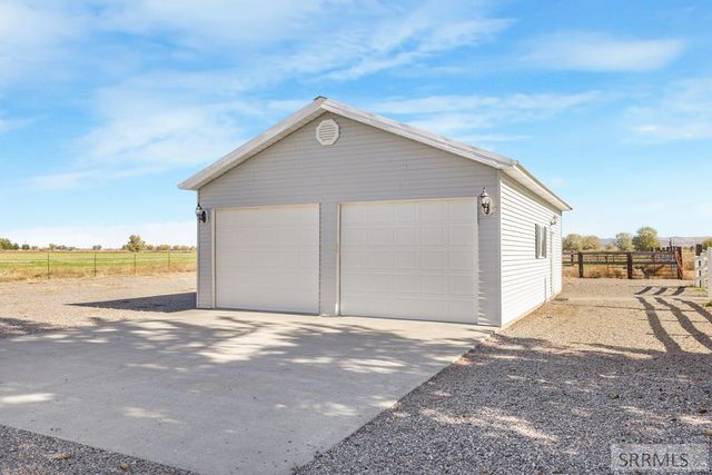 221 Cottonwood Lane, Blackfoot, ID 83221