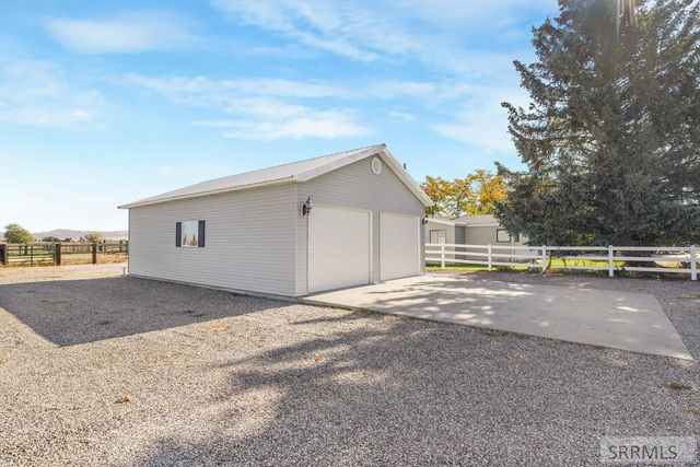 221 Cottonwood Lane, Blackfoot, ID 83221