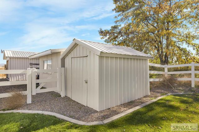 221 Cottonwood Lane, Blackfoot, ID 83221