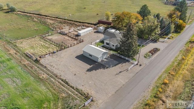 221 Cottonwood Lane, Blackfoot, ID 83221