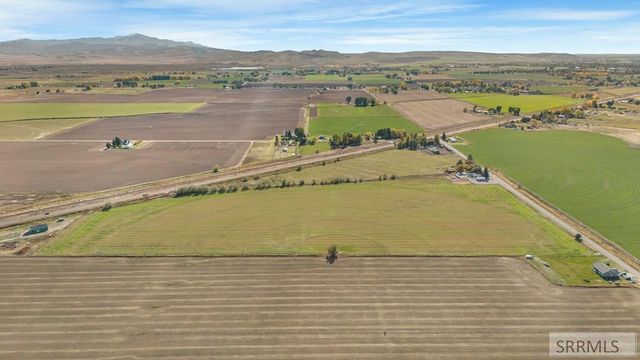 221 Cottonwood Lane, Blackfoot, ID 83221