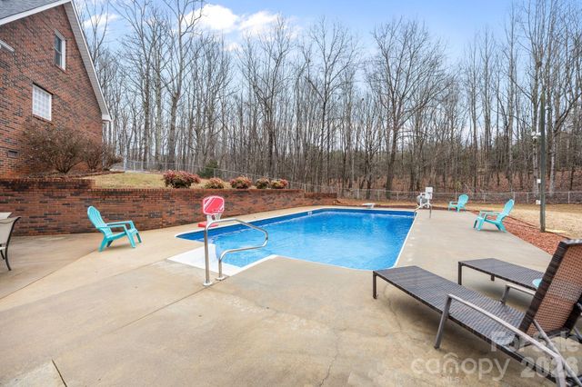 3156 Teresa Drive, Lincolnton, NC 28092