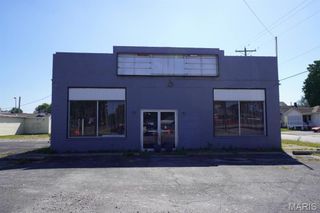 60 W Edwardsville Road, Wood River, IL 62095