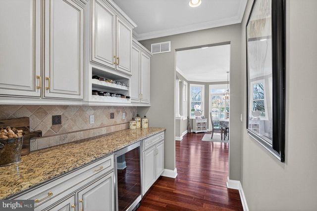 10 EVANS DR, Cranbury, NJ 08512