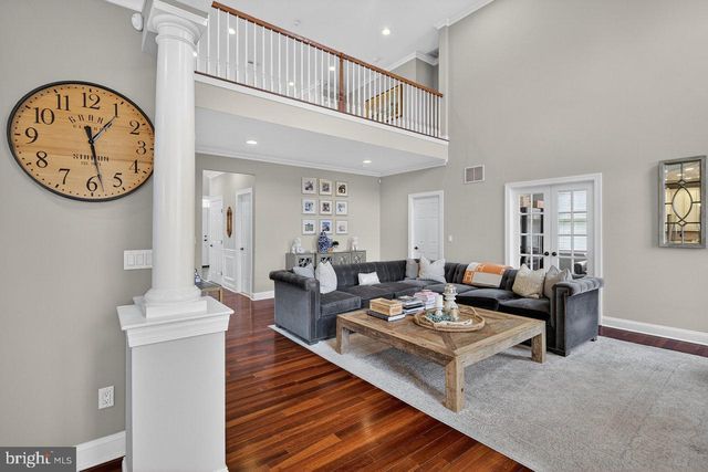 10 EVANS DR, Cranbury, NJ 08512