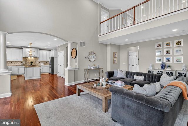 10 EVANS DR, Cranbury, NJ 08512