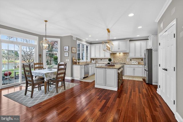 10 EVANS DR, Cranbury, NJ 08512