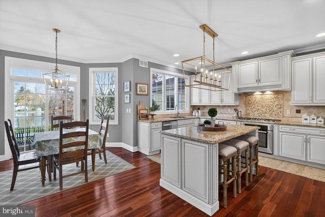 10 EVANS DR, Cranbury, NJ 08512