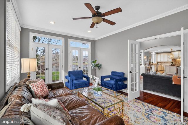 10 EVANS DR, Cranbury, NJ 08512