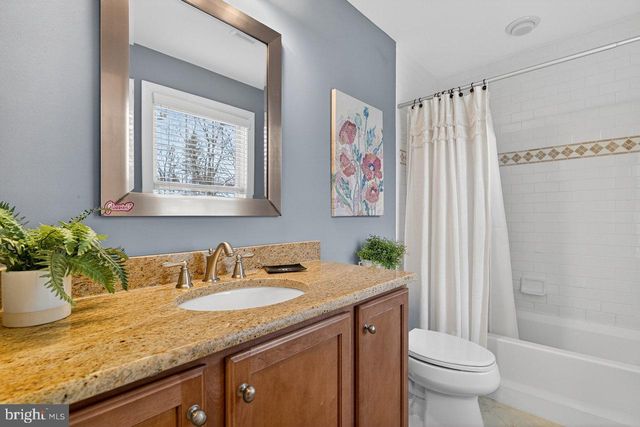 10 EVANS DR, Cranbury, NJ 08512