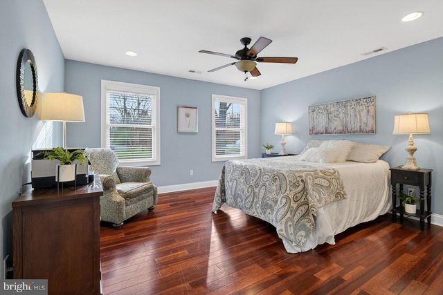 10 EVANS DR, Cranbury, NJ 08512