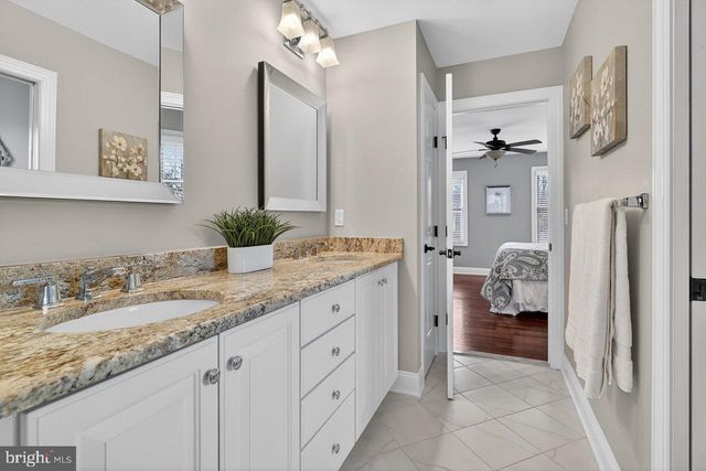 10 EVANS DR, Cranbury, NJ 08512