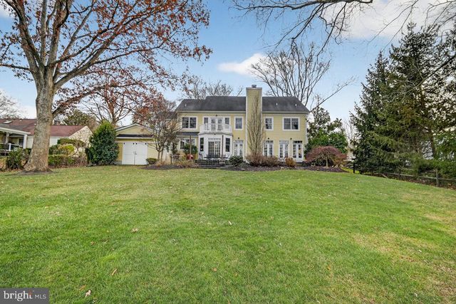 10 EVANS DR, Cranbury, NJ 08512