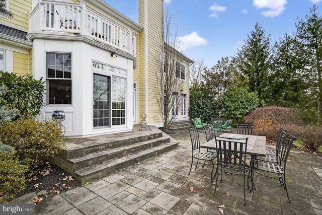 10 EVANS DR, Cranbury, NJ 08512