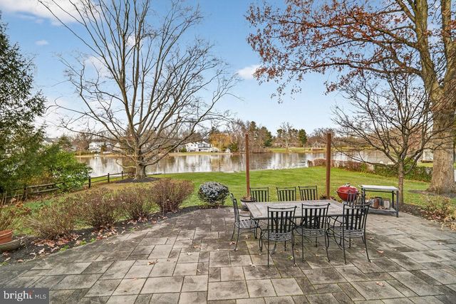 10 EVANS DR, Cranbury, NJ 08512