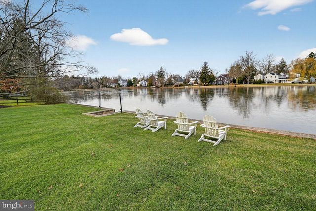 10 EVANS DR, Cranbury, NJ 08512