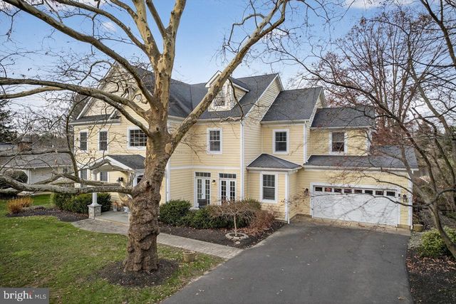 10 EVANS DR, Cranbury, NJ 08512