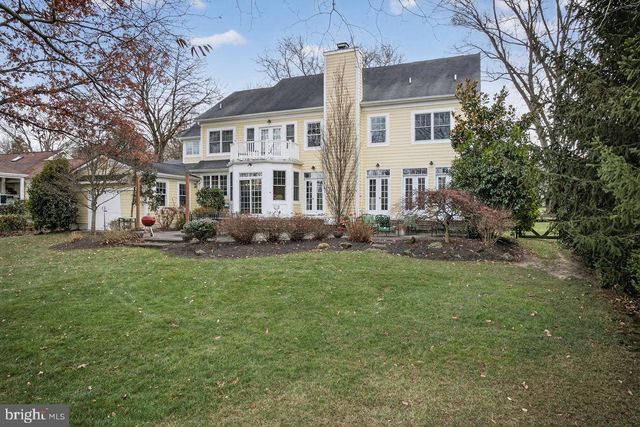 10 EVANS DR, Cranbury, NJ 08512