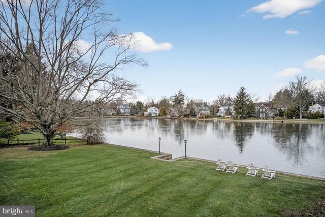 10 EVANS DR, Cranbury, NJ 08512