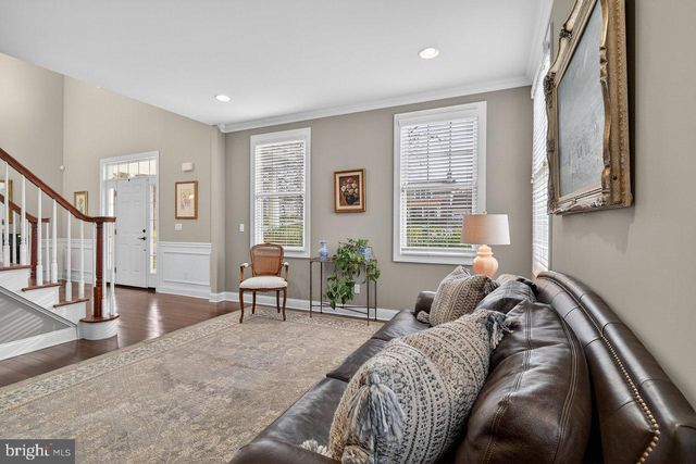 10 EVANS DR, Cranbury, NJ 08512